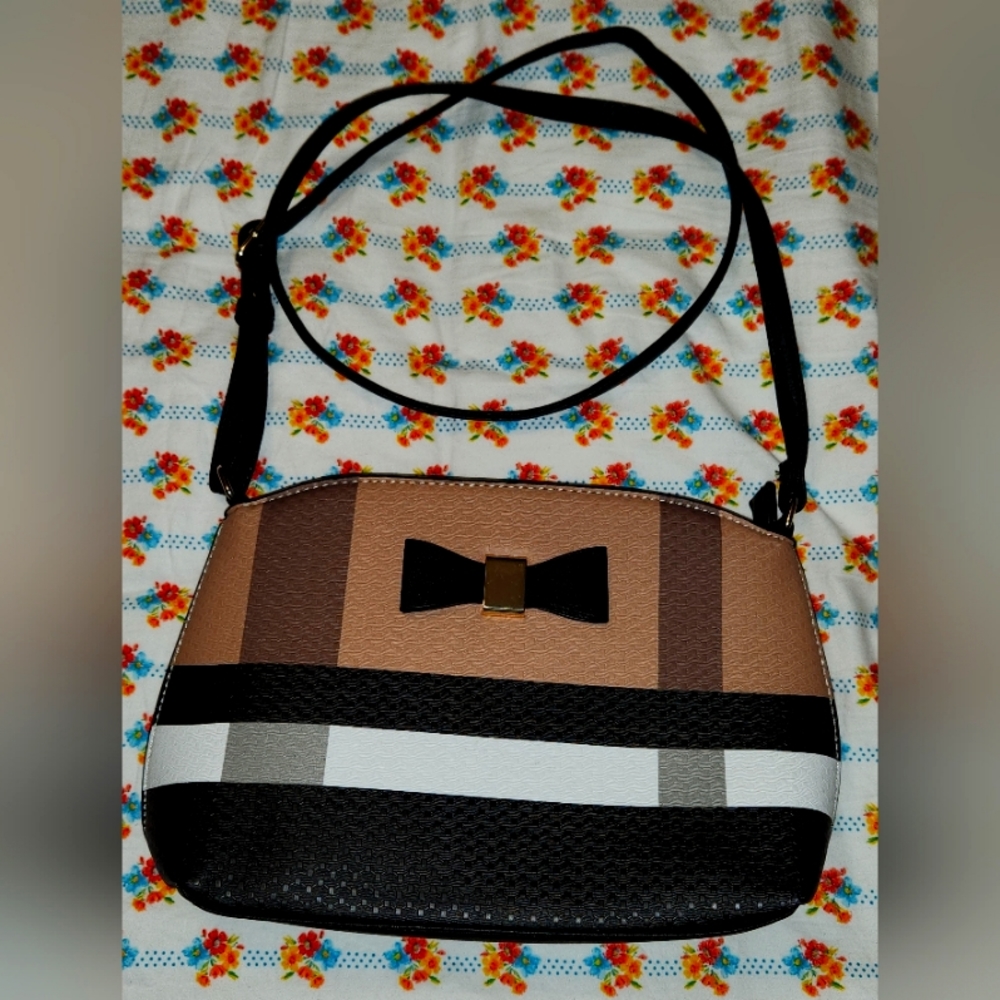 No brand listed cute crossbody purse with bow